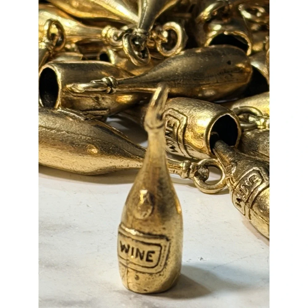 200+ METAL WINE CHARMS, WINE BOTTLE, BARREL, GLASS ANTIQUE BRONZE‎ COLOR (2849)